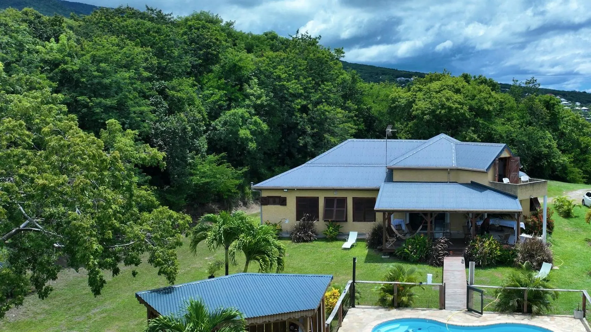 Vakantiehuis Maison Charmante Avec Vue Sur Mer A Deshaies + Piscine Partagee