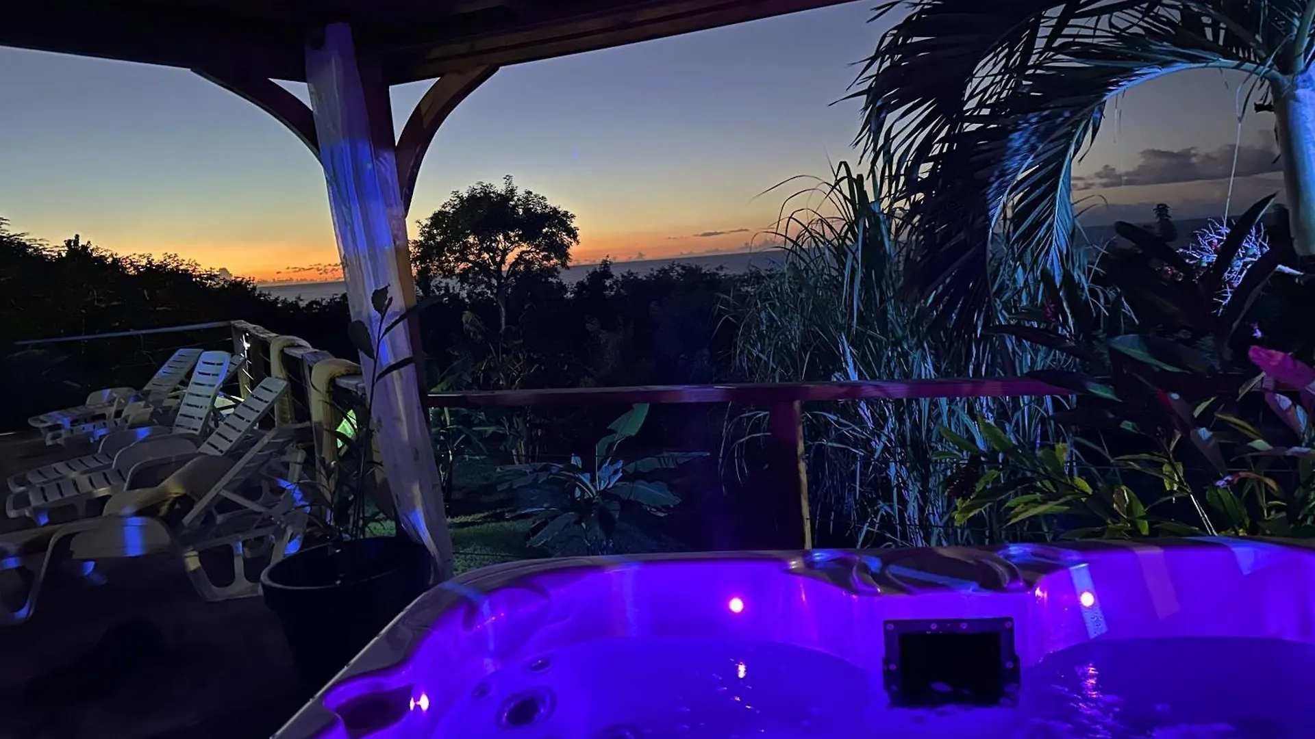 Maison Charmante Avec Vue Sur Mer A Deshaies + Piscine Partagee Vakantiehuis